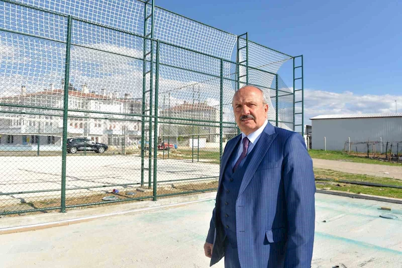 Taşköprü’ye yeni basketbol ve voleybol sahaları kazandırılıyor
