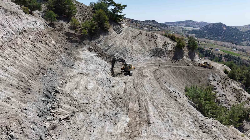 Kahramanmaraş’ta köy evlerinin yolları yapılıyor
