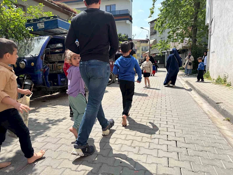 Ayakkabısız kaçtılar
