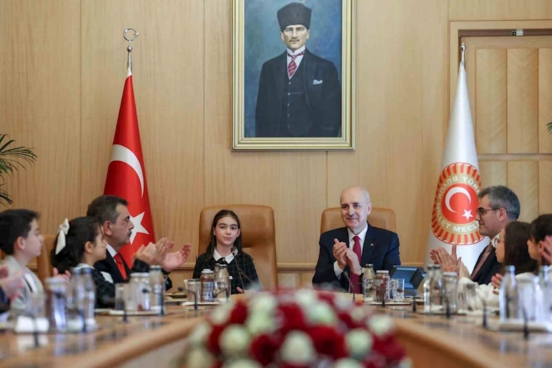 TBMM Başkanı Kurtulmuş makamını 4’üncü sınıf öğrencisi Berra’ya devretti
