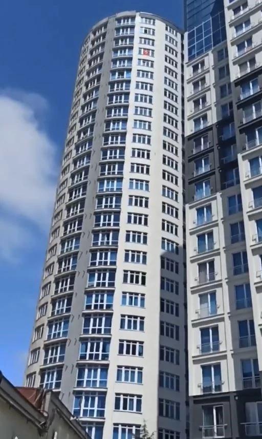İstanbul’da 6,2 büyüklüğündeki depremde rezidans böyle sallandı
