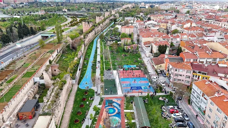 Fatih’te depremin ardından gece boyunca park ve bahçeler açık olacak
