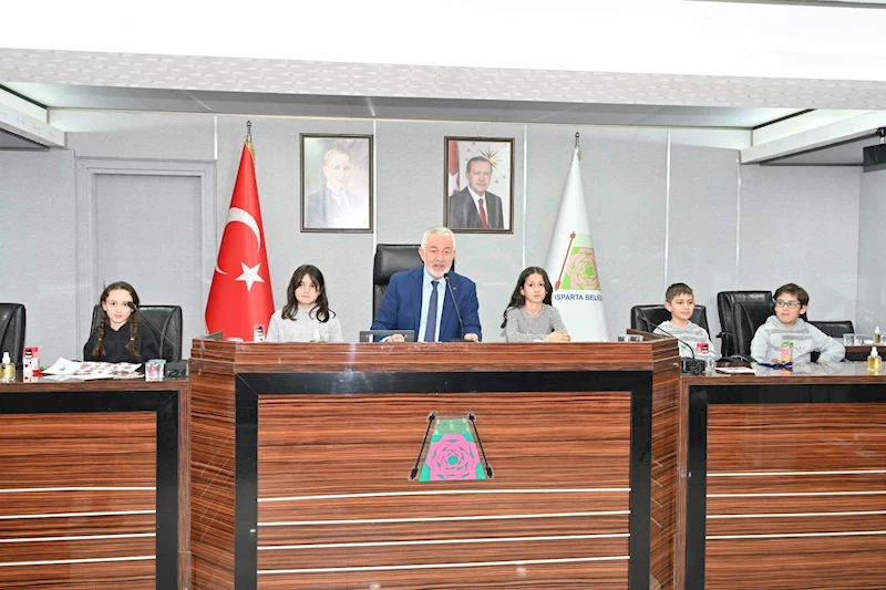 Ispartalı miniklerden Çünür Tepesi’ne oyun parkı kararı
