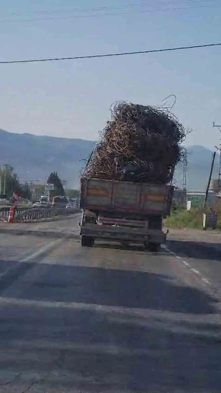 Yürekleri ağza getiren hurda yüklü tırın sürücüsüne ceza
