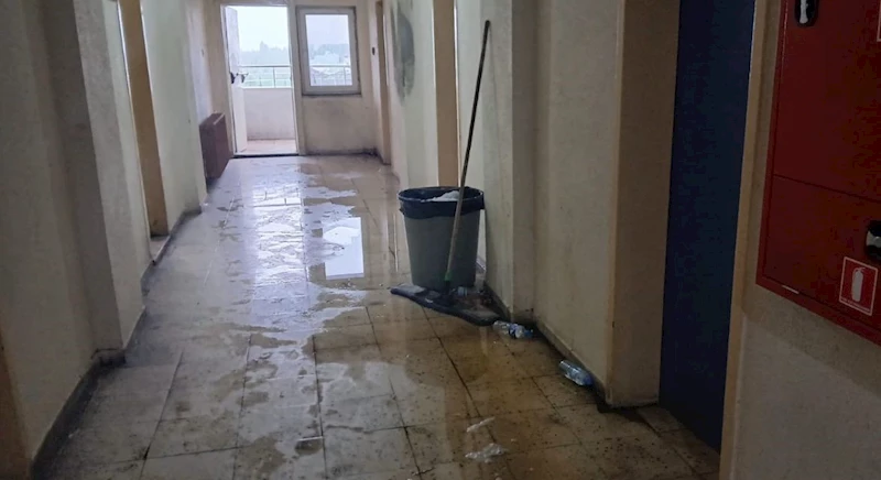 Iğdır’da erkek öğrencilerin yurdunu su bastı
