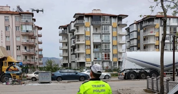 Isparta’da dron destekli trafik denetiminde kurallara uymayan 7 araca ceza
