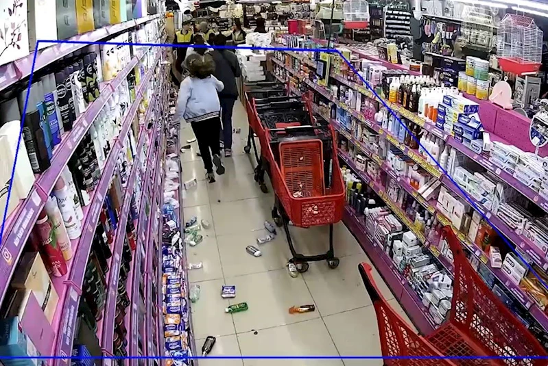 Avcılar’da züccaciye dükkanındaki panik anları kamerada
