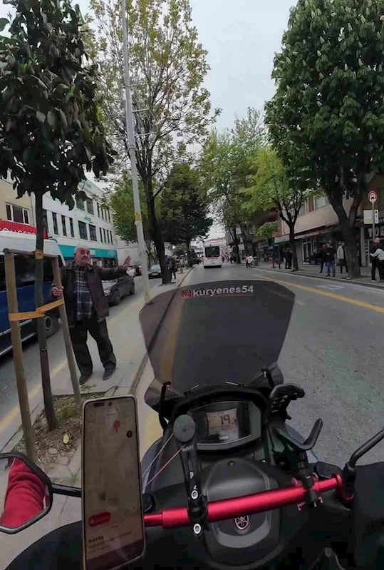 Depreme motosiklet üzerinde yakalandı: Panik anlarını böyle kaydetti

