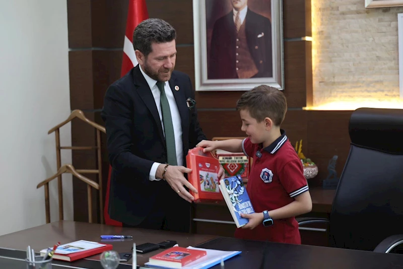 Başkan Tatık makamını iki öğrenciye devretti
