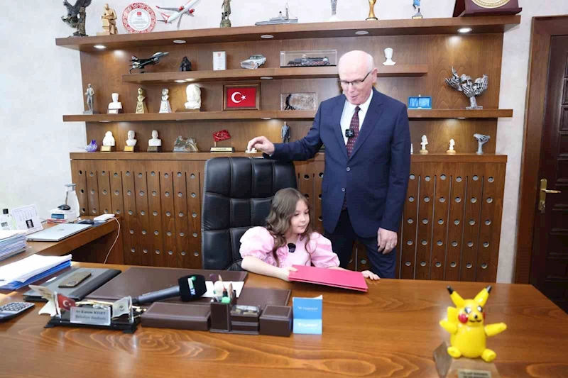 Başkan Kurt makamını çocuklara emanet etti
