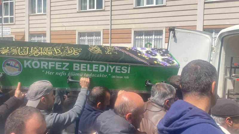 Zümra, gözyaşlarıyla toprağa verildi
