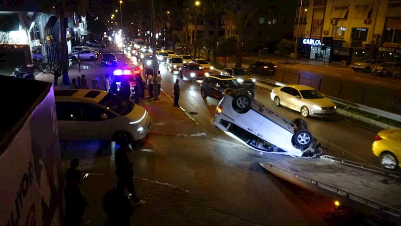 Refüje çarpıp taklalar atan araçtan genç sürücü sıyrık bile almadan çıktı
