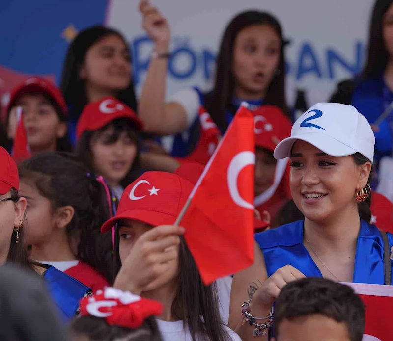 Rönesans Gönüllüleri 23 Nisan’ı deprem bölgesindeki çocuklar ile kutladı

