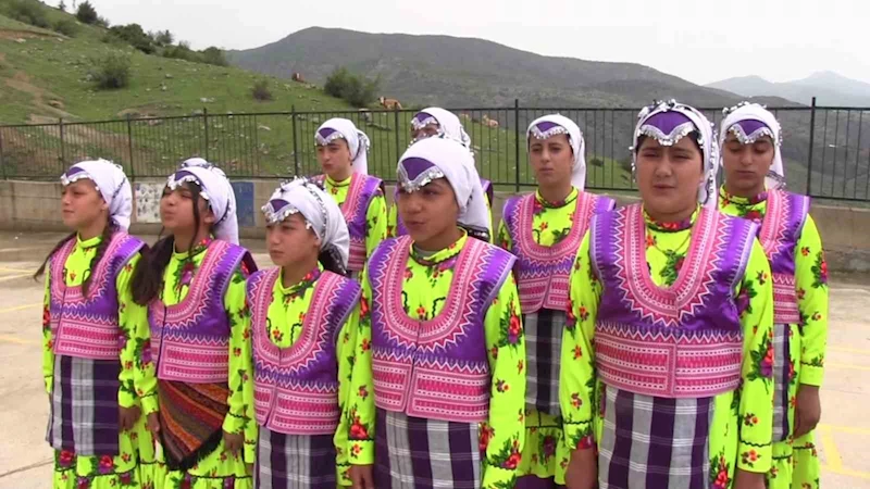 Köy okulunda 23 Nisan coşkuyla kutlandı
