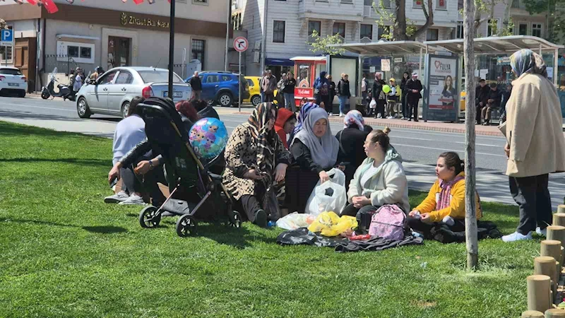 Tekirdağ diken üstünde: Vatandaşlar parklara akın etti
