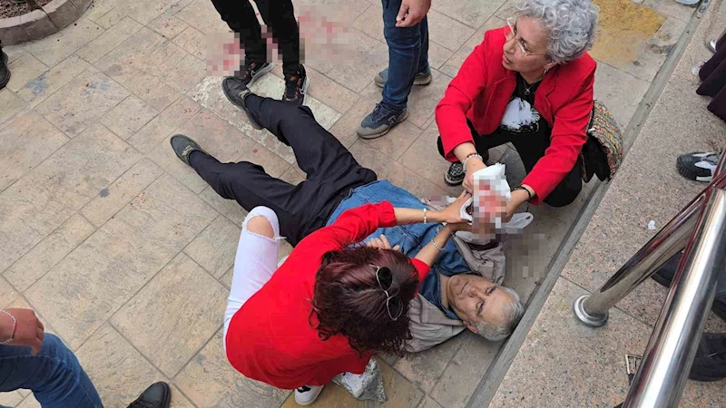 Cadde ortasında husumetlisini bıçakladı
