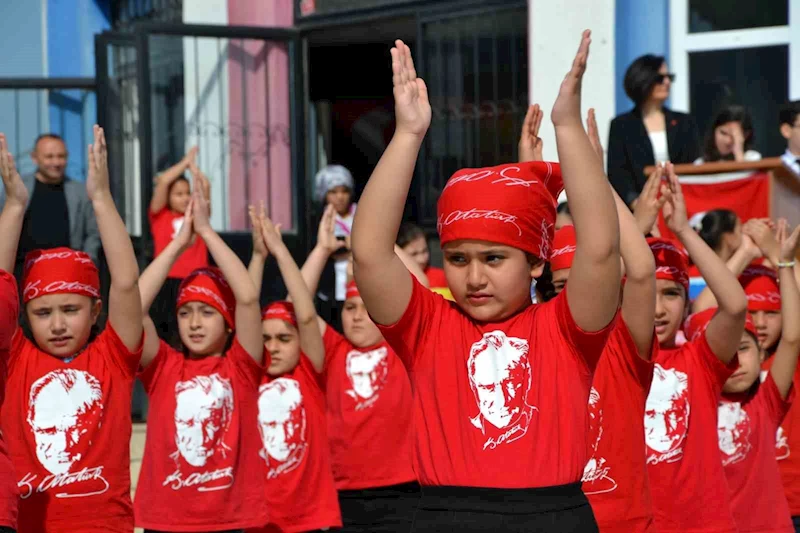 23 Nisan okullarda da coşkuyla kutlandı
