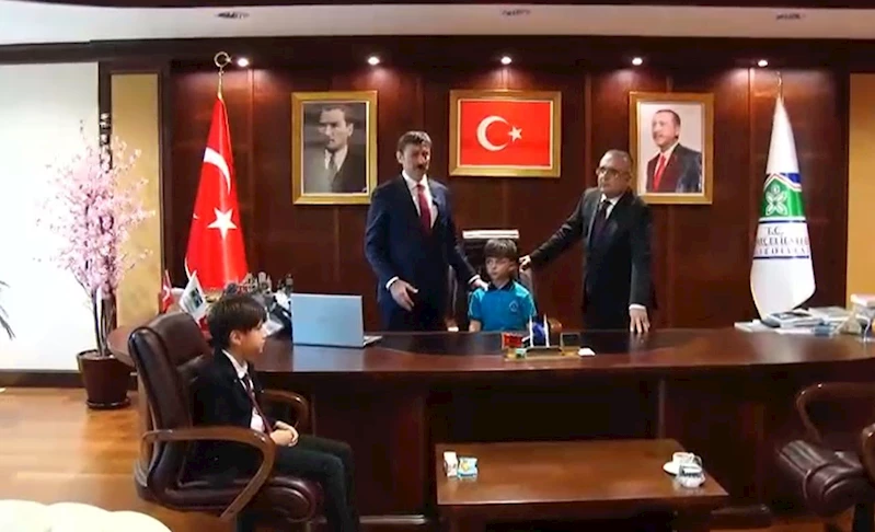 Bahçelievler Belediyesi’nde 23 Nisan töreni sırasında depreme yakalandılar
