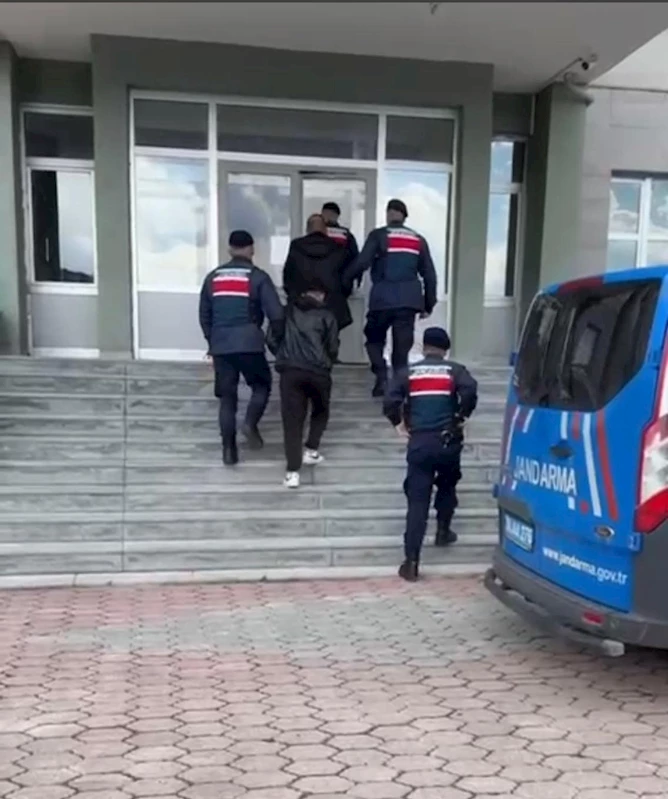 Sivas’ta göçmen kaçakçıları yakayı ele verdi
