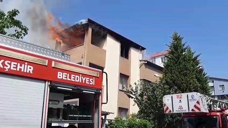 Çatıyı onarmak isterken evi yandı
