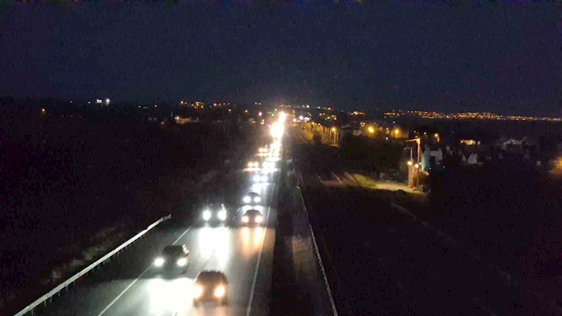 İstanbul-Tekirdağ yolunda deprem sonrası araç yoğunluğu
