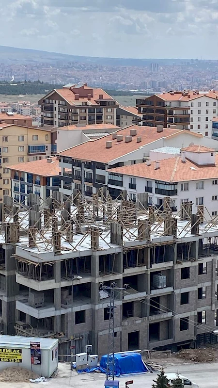 İnşaatta asansör boşluğuna düşen işçi ağır yaralandı
