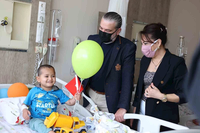 MÜSİAD Antalya’dan kanserle mücadele eden çocuklara bayram hediyesi
