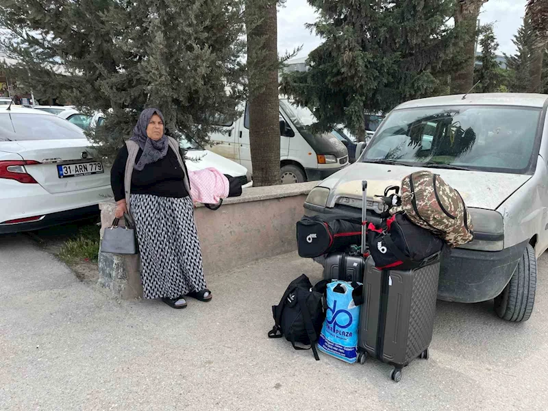 Depremden kaçıp İstanbul’a sığınan afetzedeler korkuyla memleketlerine dönmeye başladılar
