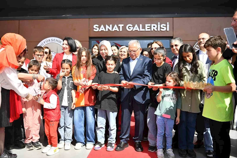 Çocukların sanatla buluştuğu sergi açıldı
