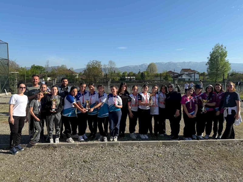 Demir bilyeler şampiyonluk için atıldı
