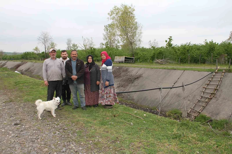 Tarlasına gidemeyen mahalle sakinleri: 