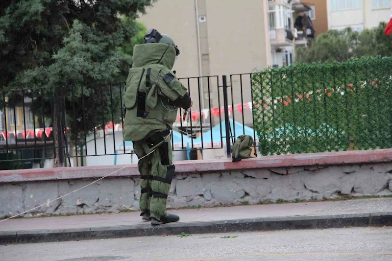 Okul önünde şüpheli çanta paniği: Okul bahçesi boşaltıldı
