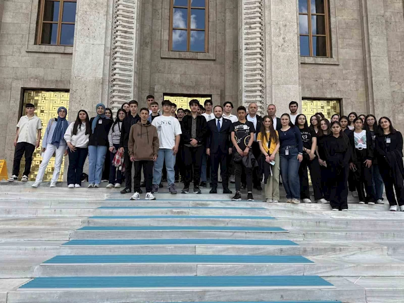 Vekil Koç, Ardahan’dan gelen öğrencilerle TBMM’de buluştu
