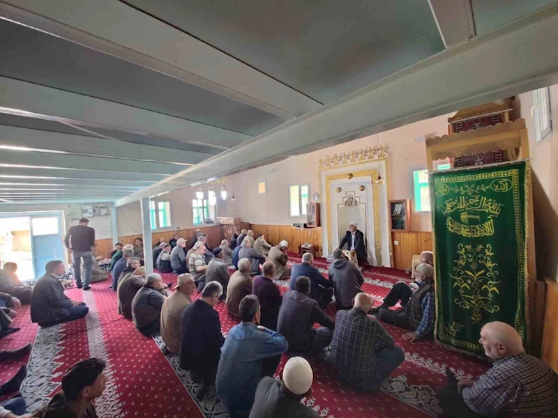 Karacakaya’da çiftçiler yağmur duasında buluştu
