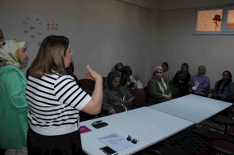Siirt’te kadınlara normal doğum semineri verildi

