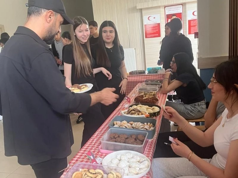 Diyarbakır’da lise öğrencilerinden Gazze’deki çocuklara yardım eli
