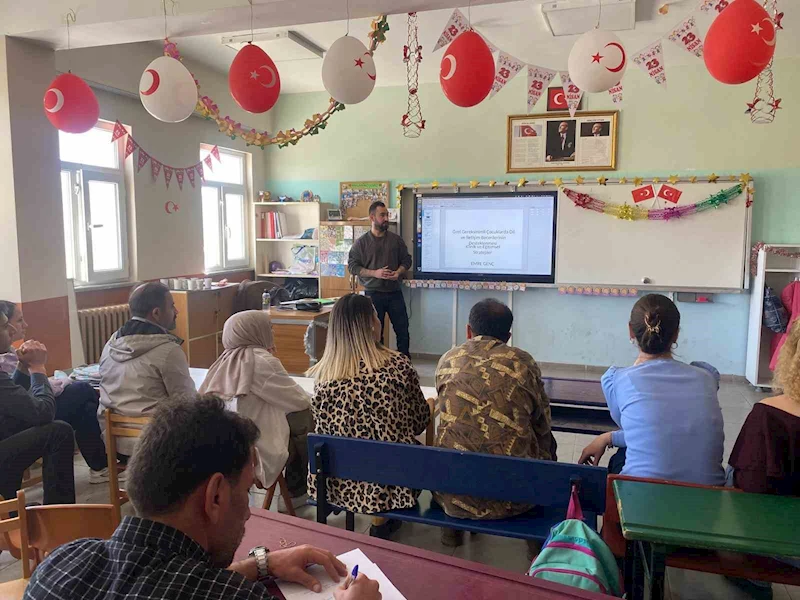 Diyadin’de öğretmenlere dil terapisi üzerine sunum yapıldı
