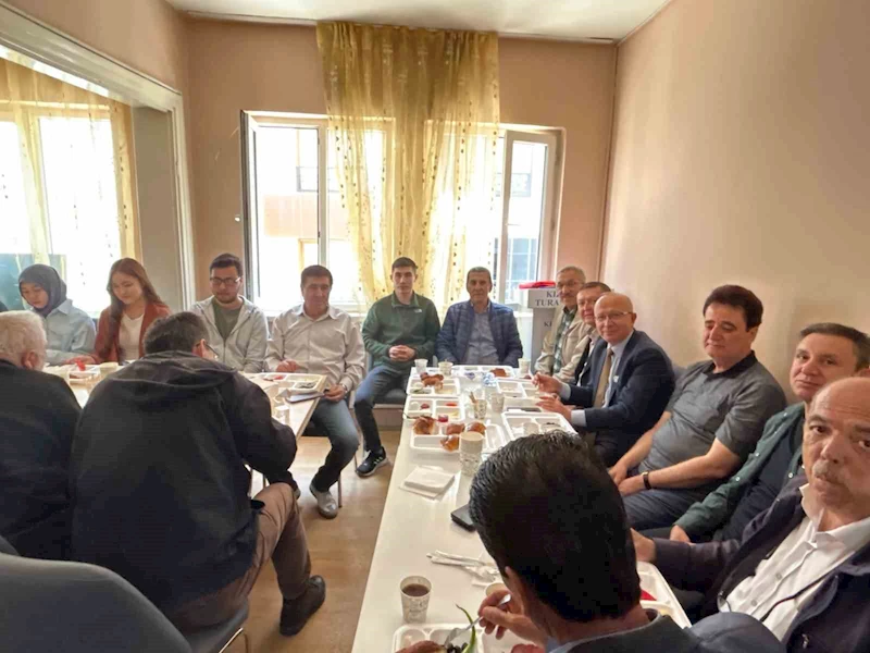 Eskişehir’de okuyan Türk Dünyası öğrenci temsilcileri kahvaltıda bir araya geldi
