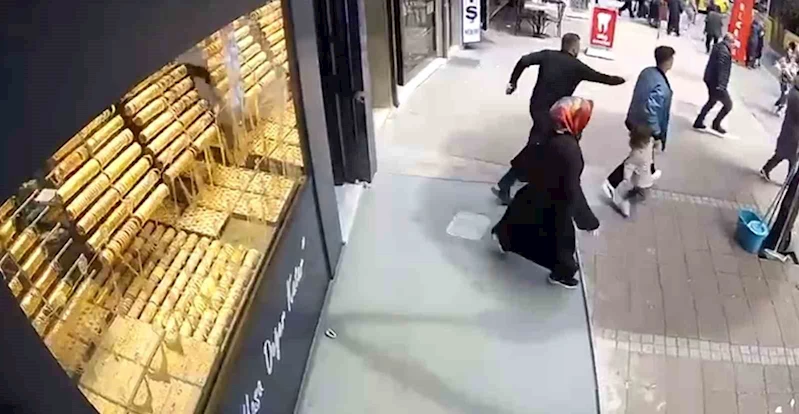 Gaziosmanpaşa’da deprem paniğiyle aşağı atlamak istedi: Vatandaşların 