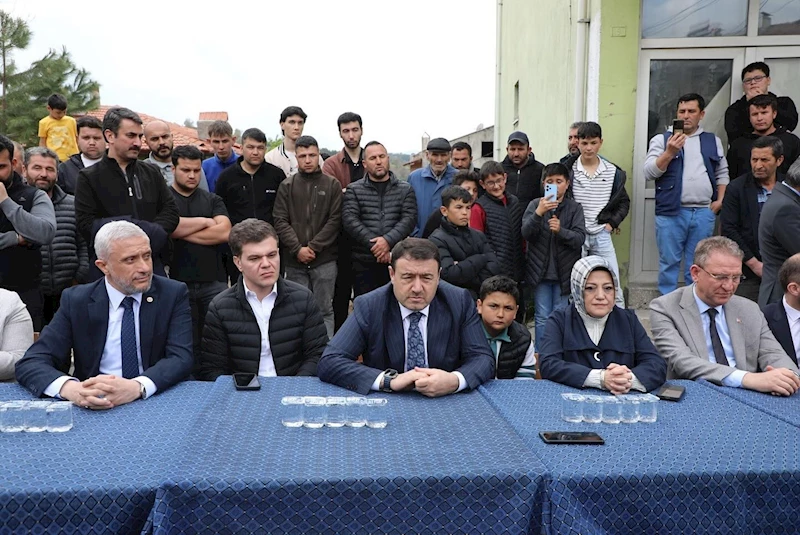 Vali Musa Işın ve milletvekillerinden deprem üssü Simav Yemişli köyüne geçmiş olsun ziyareti
