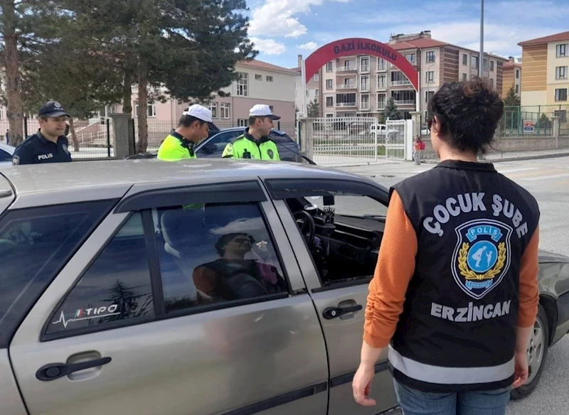 Polis ekiplerince okul çevreleri güvenli hale getiriliyor
