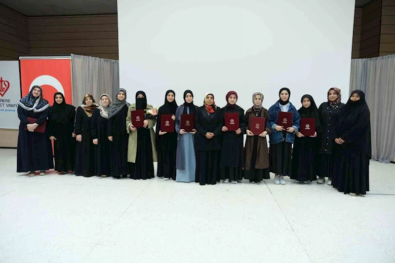 Hafızlara belgeleri takdim edildi
