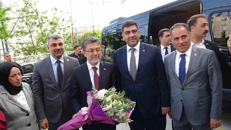 Bakan Yumaklı, Mardin’de çeşitli ziyaretlerde bulundu
