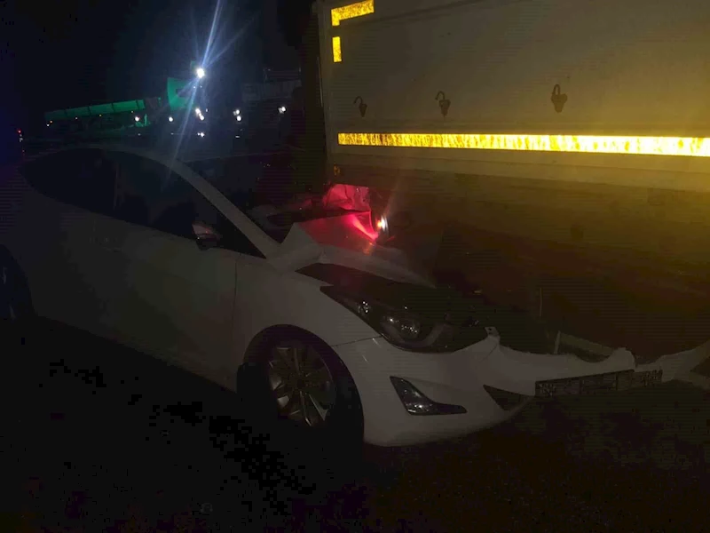 Gölbaşı’nda otomobil ile tır çarpıştı: 2 yaralı
