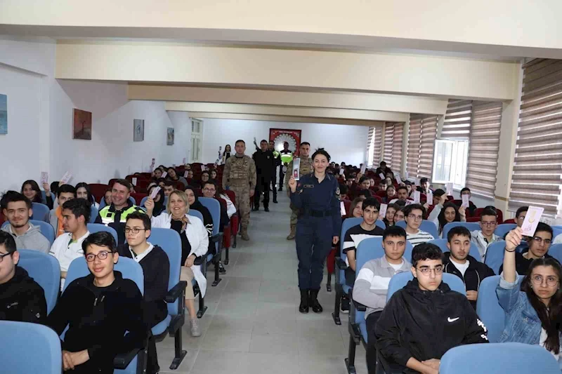 Lise öğrencilerine JSGA ve KADES tanıtıldı
