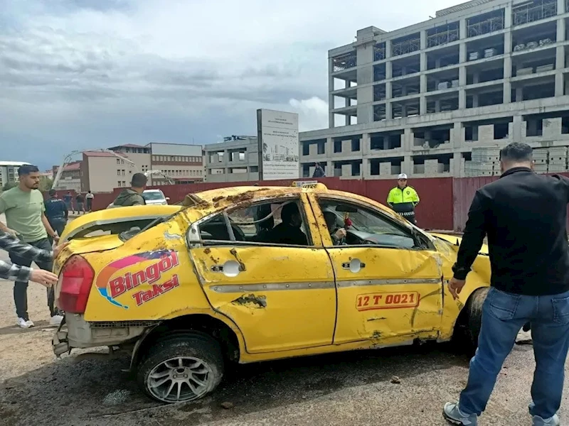 Bingöl’de trafik kazası: 3 yaralı
