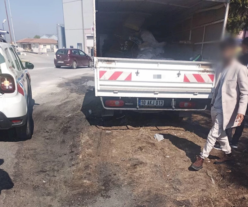 Manisa’da kamyonet kasasında 16 işçi taşıyan sürücüye ceza

