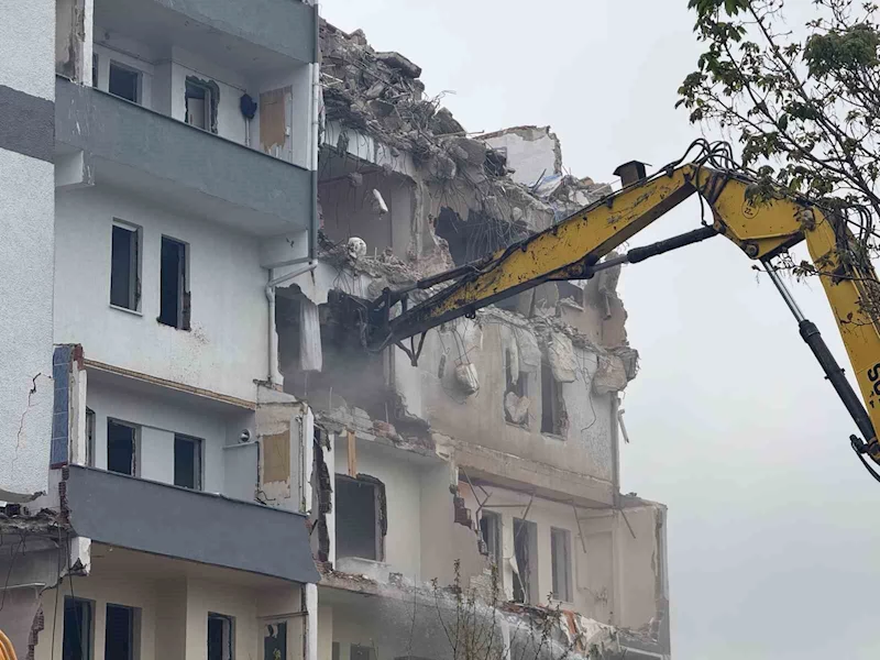 Depremi en çok hisseden ilçelerden Büyükçekmece’de 33 yıllık binada kentsel dönüşüm
