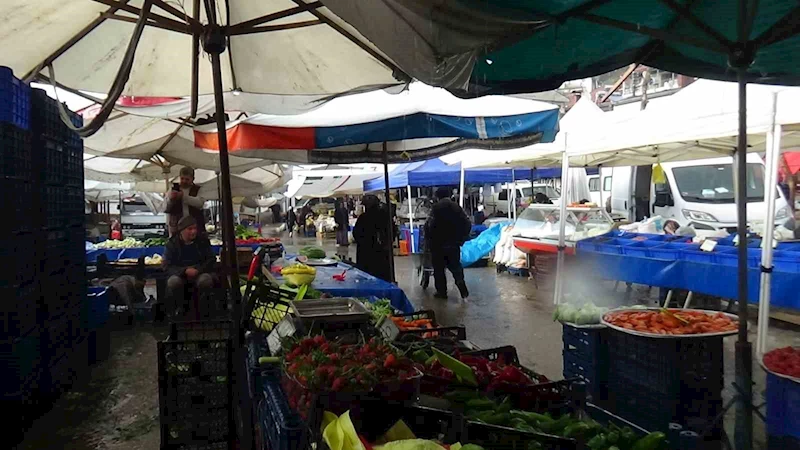Bolu’da aniden bastıran yağmur hayatı olumsuz etkiledi
