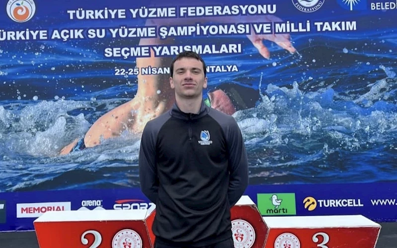 Yunusemreli yüzücü Umut Özköylü Türkiye Şampiyonu oldu
